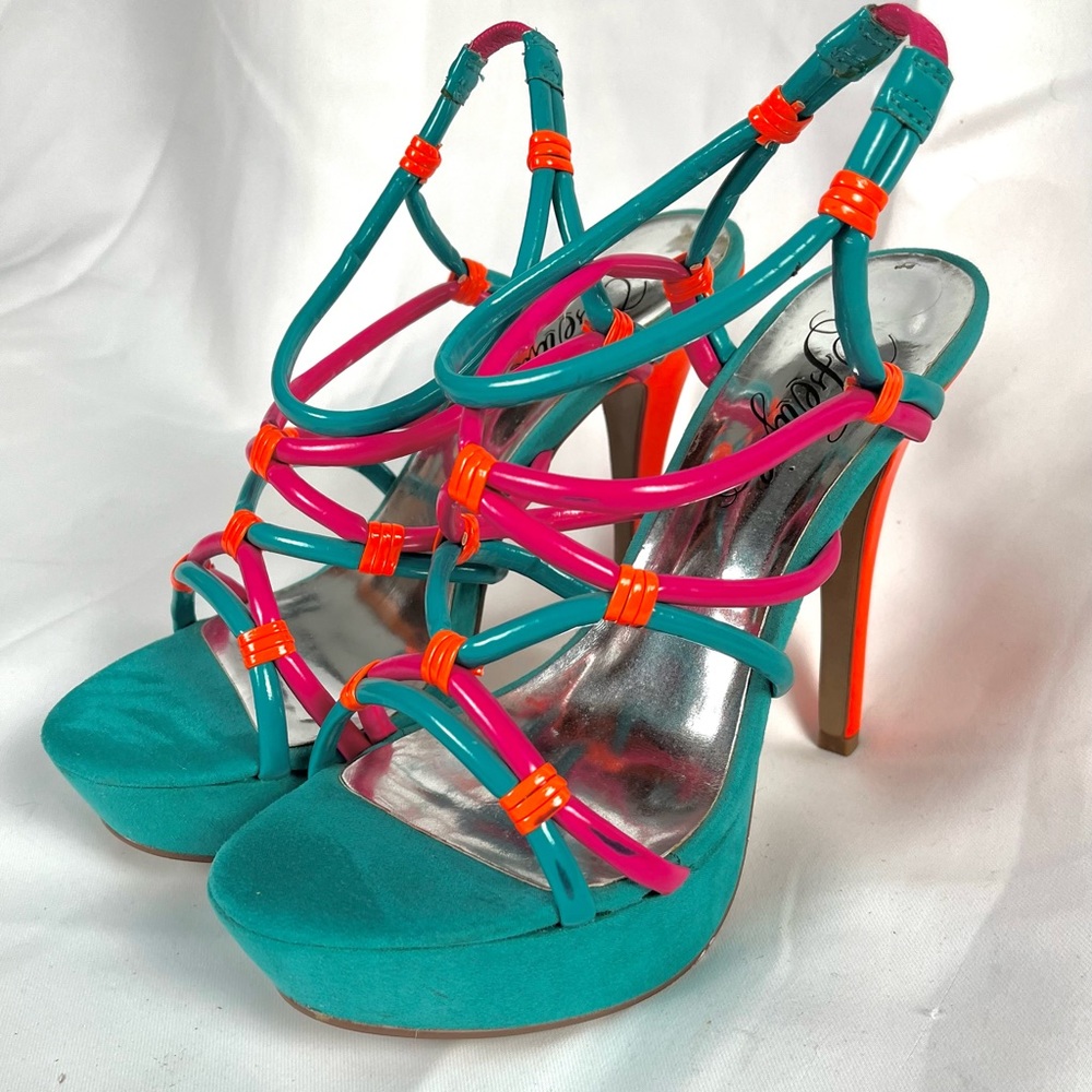 Fun pair of Fergie heels size 8m